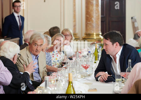 Barry Cryer, Sir Antony Beevor & Jack Blackburn in den Oldie literarische Mittagessen; 02/07/19. Stockfoto