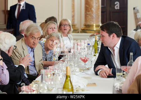 Barry Cryer, Sir Antony Beevor & Jack Blackburn in den Oldie literarische Mittagessen; 02/07/19. Stockfoto