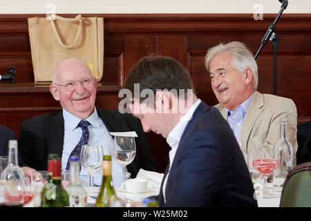 Sir Tim Waterstone, Jack Blackburn & Sir Antony Beevor in den Oldie literarische Mittagessen; 02/07/19. Stockfoto