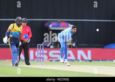 Leeds, Großbritannien. 6. Juli, 2019. Indiens Bhuvneshwar Kumar bowling während der ICC Cricket World Cup 2019 Übereinstimmung zwischen Indien und Sri Lanka im Emerald Headingley Leeds am Samstag, den 6. Juli 2019. (Credit: Mark Fletcher | MI Nachrichten) Credit: MI Nachrichten & Sport/Alamy leben Nachrichten Stockfoto