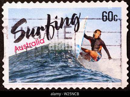 Frau surfen auf australischen Briefmarke Stockfoto