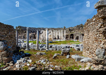 Die Ruinen der alten Antike Theater in Side, Türkei Archäologie Hintergrund. Stockfoto