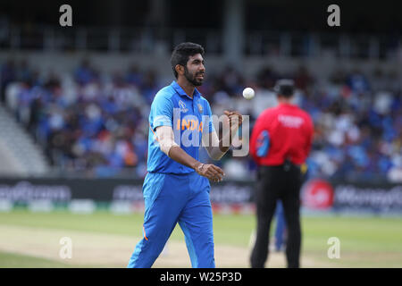 Leeds, Großbritannien. 6. Juli, 2019. Jasprit Bumrah von Indien während der ICC Cricket World Cup 2019 Übereinstimmung zwischen Indien und Sri Lanka im Emerald Headingley Leeds am Samstag, den 6. Juli 2019. (Credit: Mark Fletcher | MI Nachrichten) Credit: MI Nachrichten & Sport/Alamy leben Nachrichten Stockfoto