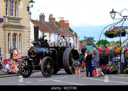 Thornbury, South Glos, England, Großbritannien, 6. Juli 2019. Die Parade ist eine sehr geliebt Community Event und einer der gesellschaftlichen Höhepunkte der Thornbury Kalender, Zeichnung in über 8.000 Besucher. Die Parade begann um 11 Uhr und entlang bewegt die Castle Street, bevor Sie auf das Spielfeld. Thema in diesem Jahr ist der Sport für alle. Credit: Herr Standfast/Alamy leben Nachrichten Stockfoto