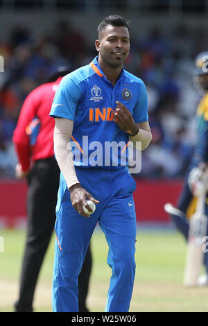 Leeds, Großbritannien. 6. Juli, 2019. Indiens Hardik Pandya während der ICC Cricket World Cup 2019 Übereinstimmung zwischen Indien und Sri Lanka im Emerald Headingley Leeds am Samstag, den 6. Juli 2019. (Credit: Mark Fletcher | MI Nachrichten) Credit: MI Nachrichten & Sport/Alamy leben Nachrichten Stockfoto