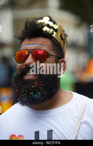London, Großbritannien. 6. Juli 2019. Jecken feiern die Eröffnung der CSD-Parade. Kredit Thomas Bowles/Alamy leben Nachrichten Stockfoto