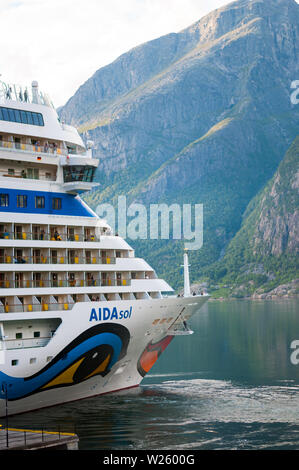 AIDASOL Kreuzfahrt Schiff angedockt in Hardanger Fjord Norwegen. Stockfoto