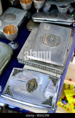 Verkauf von NS-Utensilien des zweiten Weltkriegs in Nessebar - Schwarzes Meer - Bulgarien Stockfoto