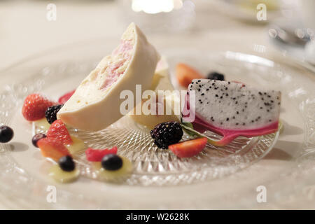 Eis mit Berry allsorts Stockfoto