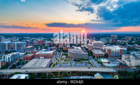 Greenville South Carolina Skyline Antenne bei Sonnenuntergang. Stockfoto