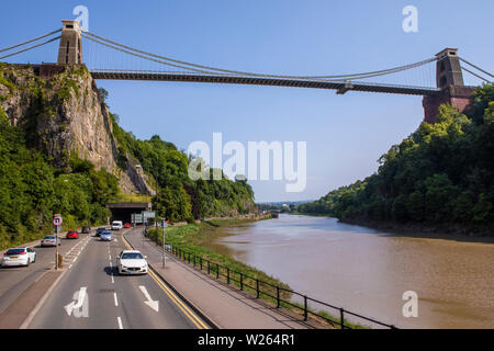 Bristol, Großbritannien, 29. Juni 2019: Ein Blick auf die atemberaubende Clifton Suspension Bridge über den Avon Gorge in der Stadt Bristol, UK. Stockfoto