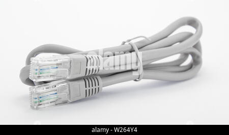 Lan-Kabel grau auf weißem Hintergrund Stockfoto