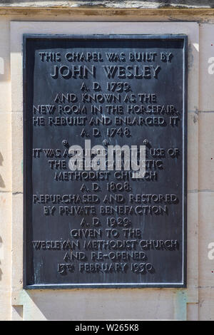 Bristol, Großbritannien - 30.Juni 2019: Gedenktafel am Eingang der neuen Zimmer, oder auch als John Wesleys erste Kapelle in Bristol, UK bekannt. 1739 durch John gebaut Stockfoto