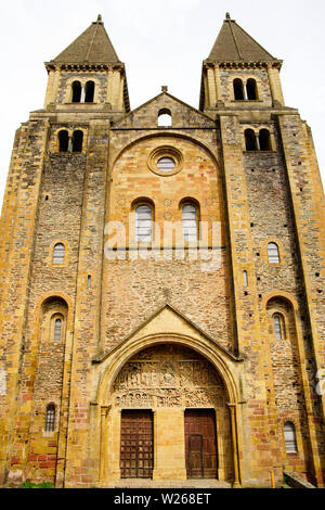Letzte Urteil Tympanon, West Fassade. Kirche Sainte-Foy. Conques, Royal, Frankreich. Stockfoto