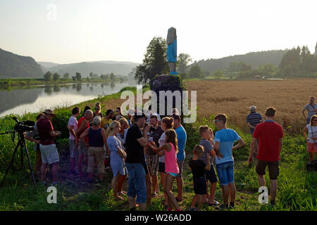 Eine lebensgroße Holzskulptur von Melania Trump (sculpror Künstler Brad Downey) ist 0 fficially vorgestellt an der Sava Ufer in Rozno, in der Nähe ihrer Heimatstadt Stockfoto