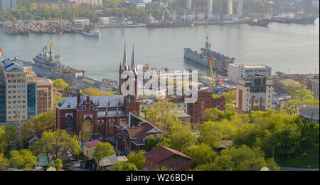 Wladiwostok, Russland - 17. MAI 2017: Lutherische St. Paul's Kirche in Wladiwostok. Blick von oben. Stockfoto