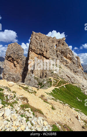 Dolomiti - Torre Finestra in Rosengarten Gruppe auf Sommer, Trentino, Italien Stockfoto