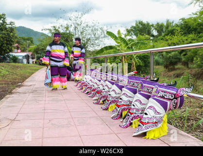 Loei, Thailand. 6. Juli, 2019. Ghost Masken werden bei der Parade von Phi Ta Khon-Festival & Bun Luang Festival in der Provinz Loei, Thailand, Juli 6, 2019 gesehen. Phi Ta Khon-Festival, manchmal als Ghost Festival bekannt, ist die häufigste Bezeichnung für eine Gruppe von Festivals in Dan Sai, Provinz Loei statt. Die Veranstaltungen finden an drei Tagen einige Zeit zwischen Juni und Juli. Credit: Zhang Keren/Xinhua/Alamy leben Nachrichten Stockfoto