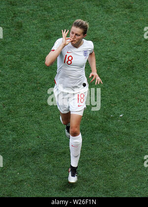 England's Ellen White feiert ein Ziel, das bei der FIFA Frauen-WM-Dritten Platz Play-Off im Stade de Nice, Nizza nicht zulässig ist. Stockfoto