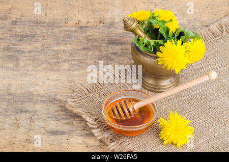 Transparente süße Blume Honig vom Frühling Löwenzahn. Stockfoto