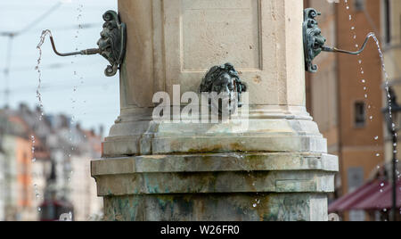 Augsburg, Deutschland. 06 Juli, 2019. Der Brunnen von Quecksilber. Die Unesco hat die Wasserwirtschaft in Augsburg als Weltkulturerbe anerkannt. Der Ausschuß umfaßt die historische Wasserversorgung, die einst von den Römern gegründet wurde, auf der Liste des Weltkulturerbes. Quelle: Stefan Puchner/dpa Quelle: dpa Picture alliance/Alamy Live News/dpa/Alamy leben Nachrichten Stockfoto