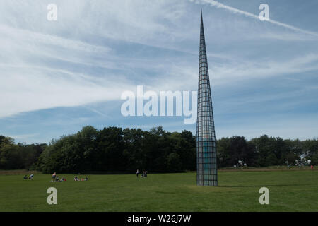 Eine Nadel Frau: Galaxy war eine Erinnerung, die Erde ist ein Souvenir von Kimsooja Teil der Yorkshire Sculpture International 2019 in Yorkshire Sculpture Park Stockfoto