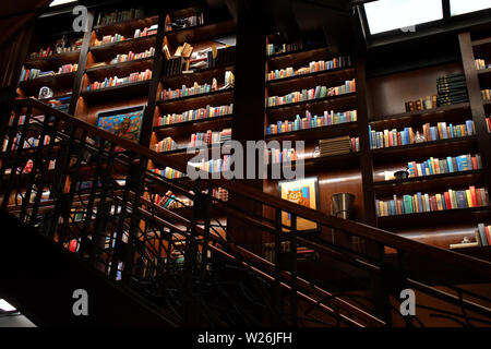 Verona, WI USA. Apr 2018. Einige der ungewöhnlichen themenbezogener Innenausstattung von Epic Software Campus Gebäude. Stockfoto