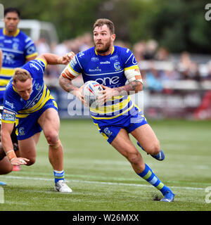 6. Juli 2019, Trailfinders Sportplatz, West Ealing, London, England; Super League Rugby, London Broncos versus Warrington Wölfe; Daryl Clark von Warrington Wolves sucht Raum für seine vorwärts Credit: Aktion Plus Sport Bilder/Alamy leben Nachrichten Stockfoto