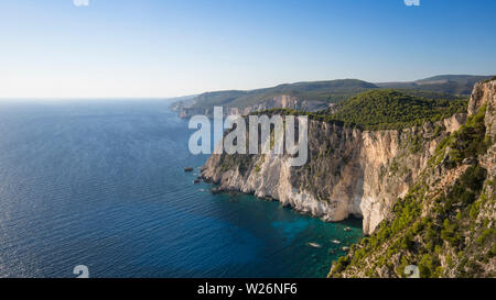 Schöne Aussicht auf den Sonnenuntergang am Keri, Zakynthos, Griechenland Stockfoto