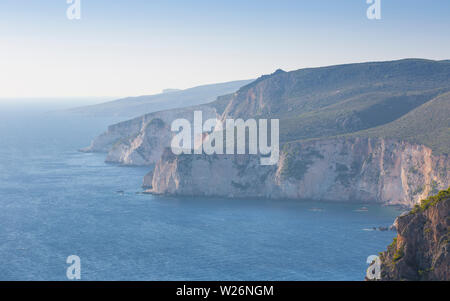 Schöne Aussicht auf den Sonnenuntergang am Keri, Zakynthos, Griechenland Stockfoto