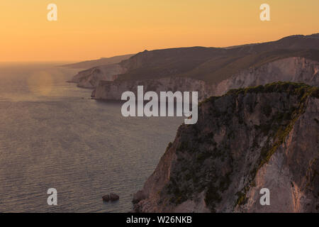 Schöne Aussicht auf den Sonnenuntergang am Keri, Zakynthos, Griechenland Stockfoto