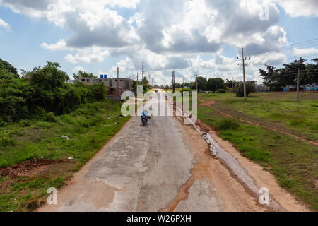 La Boca, Kuba - Juni 6, 2019: Luftaufnahme von einer Straße in einem Land in der Nähe von Trinidad. Stockfoto