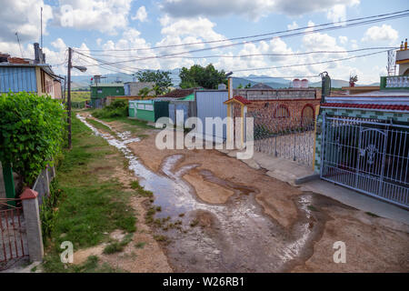 Luftaufnahme von einem Wohngebiet in einer kleinen Stadt, La Boca, in der Nähe von Trinidad, Kuba. Stockfoto