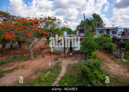 Luftaufnahme von einem Wohngebiet in einer kleinen Stadt, La Boca, in der Nähe von Trinidad, Kuba. Stockfoto