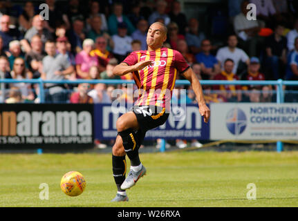 Leeds, Großbritannien. 06 Juli, 2019. Nethermoor Park, guiseley Leeds, West Yorkshire, 6. Juli 2019. Vor der Saison freundlich Guiseley AFC v Bradford City. James Vaughnan von Bradford City Credit: Touchlinepics/Alamy leben Nachrichten Stockfoto