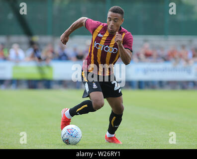 Leeds, Großbritannien. 06 Juli, 2019. Nethermoor Park, guiseley Leeds, West Yorkshire, 6. Juli 2019. Vor der Saison freundlich Guiseley AFC v Bradford City. Adam Henley von Bradford City. Credit: Touchlinepics/Alamy leben Nachrichten Stockfoto