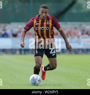 Leeds, Großbritannien. 06 Juli, 2019. Nethermoor Park, guiseley Leeds, West Yorkshire, 6. Juli 2019. Vor der Saison freundlich Guiseley AFC v Bradford City. Adam Henley von Bradford City. Credit: Touchlinepics/Alamy leben Nachrichten Stockfoto