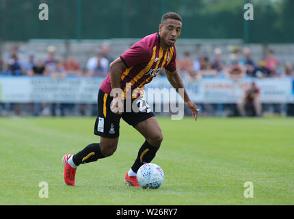 Leeds, Großbritannien. 06 Juli, 2019. Nethermoor Park, guiseley Leeds, West Yorkshire, 6. Juli 2019. Vor der Saison freundlich Guiseley AFC v Bradford City. Adam Henley von Bradford City. Credit: Touchlinepics/Alamy leben Nachrichten Stockfoto