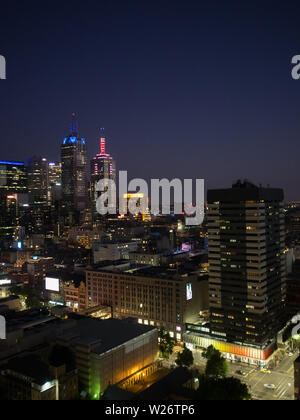 Feuerwerk über Melbourne CBD auf Silvester Stockfoto