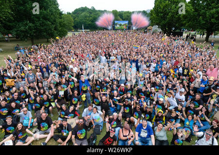 Dortmund, Deutschland, 06.Juli 2019: Abschluss Feuerwerk um die Pokémon gehen Fest im Dortmunder Westfalenpark am Juli 06, 2019. Mobile Game Developer Niantic statt der 4-tägigen Pokemon gehen Fest in Dortmund von Donnerstag bis Sonntag, mit Tausenden von Spielern die Teilnahme an der Veranstaltung - POKEMON LOS Festival im Dortmunder Westfalenpark vom 4.7. bis 7.7.2019. Dortmund, Deutschland Stockfoto