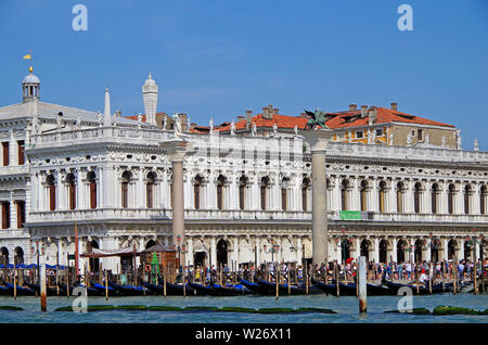 Die Biblioteca Nazionale Marciana, in der Bibliothek von St. Markus, erbaut 1529 c-1564 Architekt Jacopo Sansovino, im Stil der Renaissance, einer der großen Bibliotheken Stockfoto