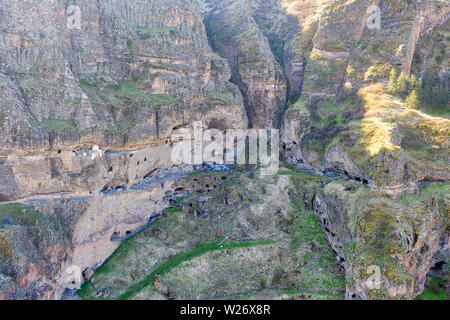 Vardzia Höhlen im Süden von Georgia, im April 2019 rn" in hdr getroffen wurden Stockfoto