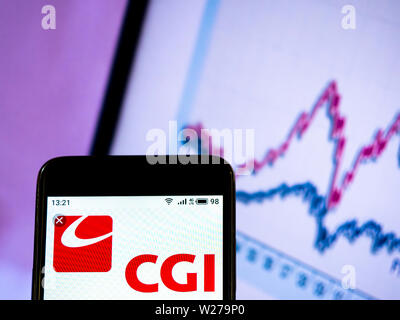 In diesem Foto Illustration der CGI-Inc.-Logo wird auf dem Smartphone angezeigt Stockfoto