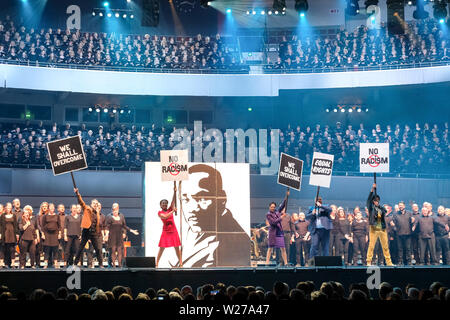 Der Chor der musikalischen 'Martin Luther King" wurde am 20.6.2019 in der Evangelischen Kirchentag in der Dortmunder Westfalenhalle durchgeführt, mit mehr als 2.000 Teilnehmern. Stockfoto