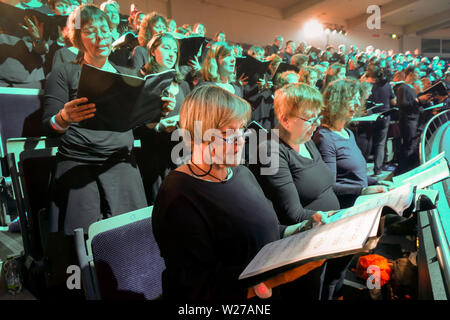 Der Chor der musikalischen 'Martin Luther King" wurde am 20.6.2019 in der Evangelischen Kirchentag in der Dortmunder Westfalenhalle durchgeführt, mit mehr als 2.000 Teilnehmern. Stockfoto