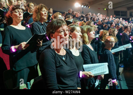 Der Chor der musikalischen 'Martin Luther King" wurde am 20.6.2019 in der Evangelischen Kirchentag in der Dortmunder Westfalenhalle durchgeführt, mit mehr als 2.000 Teilnehmern. Stockfoto