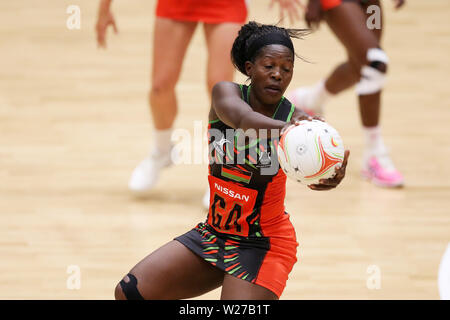 Cardiff, Großbritannien. 06. Juli 2019. Aktion aus Wales (in Rot) v Malawi, internationale netball freundlich an der Viola Arena in Cardiff, South Wales am Samstag, den 6. Juli 2019. Die Malawi Team bereiten sich auf die NETBALL-wm nächste Woche. pic von der Credit: Andrew Obstgarten/Alamy leben Nachrichten Stockfoto