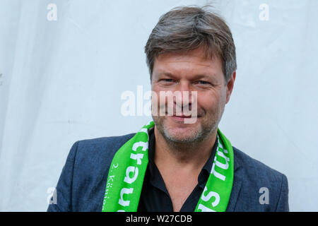 Dortmund, Deutschland, 21. Juni 2019. Politiker Robert Habeck auf einem Podium der 37. Deutsche Evangelische Kirchentag. Habeck (geboren am 2. September 1969 in Lübeck) ist ein deutscher Politiker der deutschen Grünen Partei. Seit Januar 27, 2018, ist er zusammen mit Annalena Baerbock nationale Vorsitzende der deutschen Grünen Stockfoto