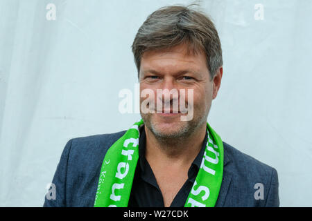 Dortmund, Deutschland, 21. Juni 2019. Politiker Robert Habeck auf einem Podium der 37. Deutsche Evangelische Kirchentag. Habeck (geboren am 2. September 1969 in Lübeck) ist ein deutscher Politiker der deutschen Grünen Partei. Seit Januar 27, 2018, ist er zusammen mit Annalena Baerbock nationale Vorsitzende der deutschen Grünen Stockfoto