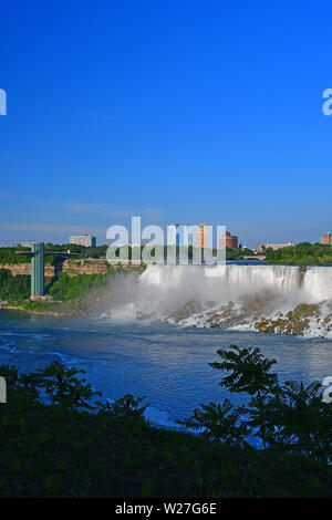 Die Amerikanischen Wasserfälle von Niagara Falls, Ontario, Kanada gesehen Stockfoto